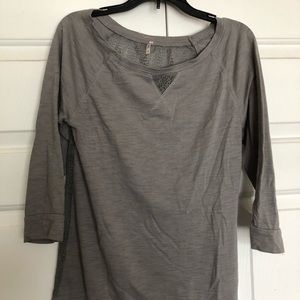 Quarter sleeve shirt